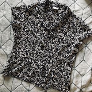 Covington Black & White Floral Sunburst Blouse